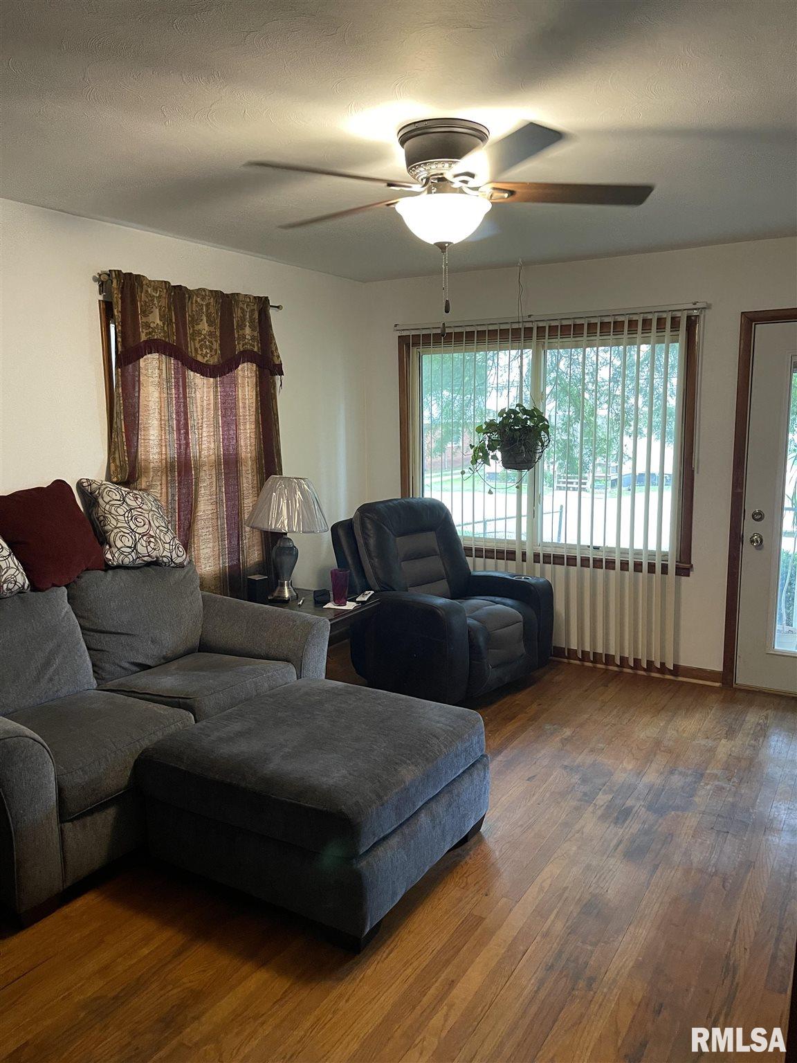 2849 South 15th Street Springfield, IL 62703 - Photo 3 of 19