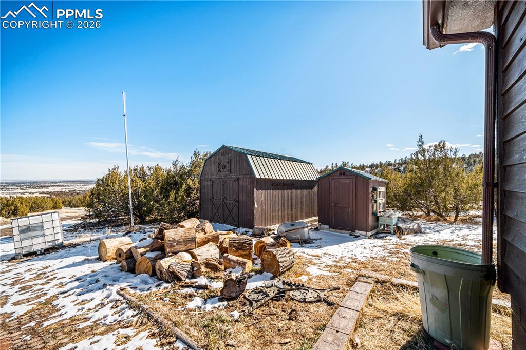 8435 Savage Road Beulah, CO 81023 - Photo 25 of 34 a view of a backyard of the house
