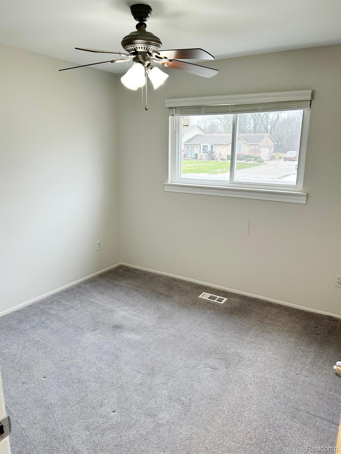 16390 Rutherland Street East Southfield, MI 48076 - Photo 17 of 28 Bedroom 2
