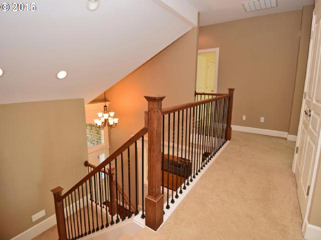 856 Northwest Angel Heights Road Stevenson, WA 98648 - Photo 12 of 16 Hallway