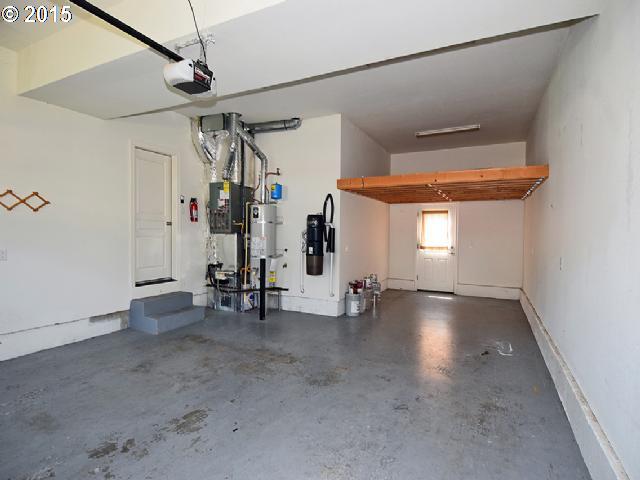 856 Northwest Angel Heights Road Stevenson, WA 98648 - Photo 16 of 16 Garage