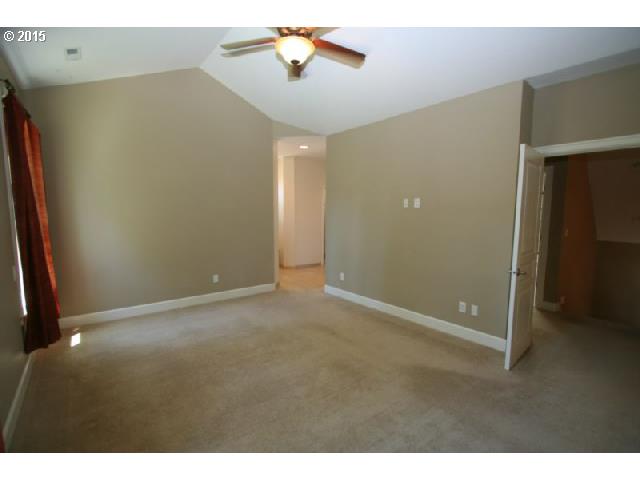 856 Northwest Angel Heights Road Stevenson, WA 98648 - Photo 9 of 16 Bedroom, Primary