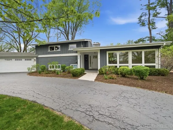 $639,000 | 1000 Crest Street, Wheaton, IL 60189
