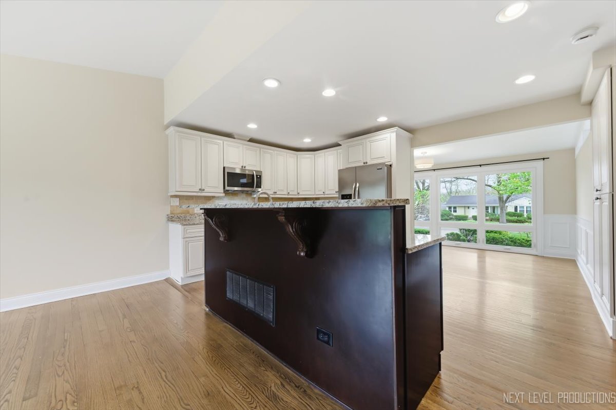 1000 Crest Street Wheaton, IL 60189 - Photo 11 of 35