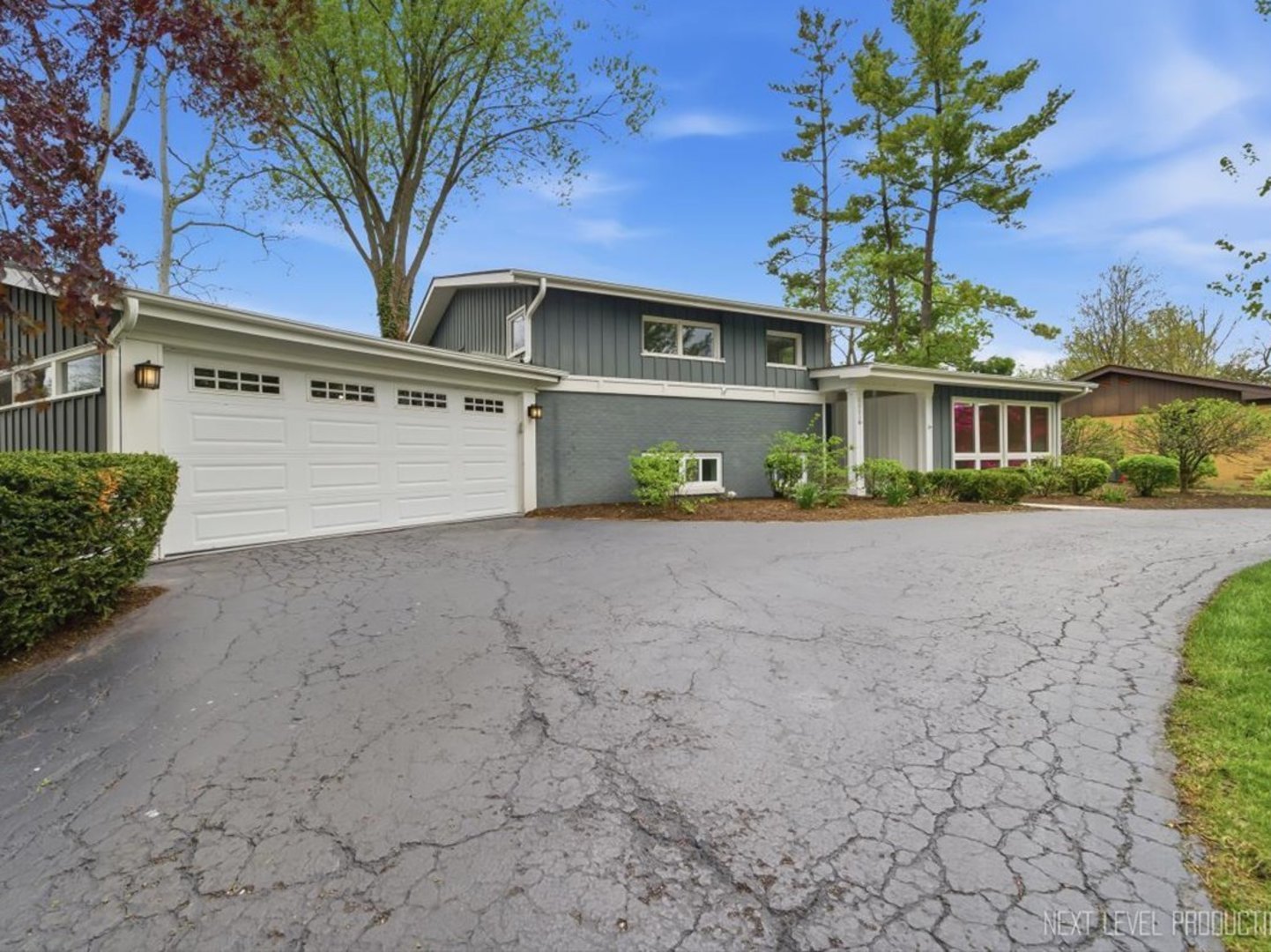 1000 Crest Street Wheaton, IL 60189 - Photo 2 of 35