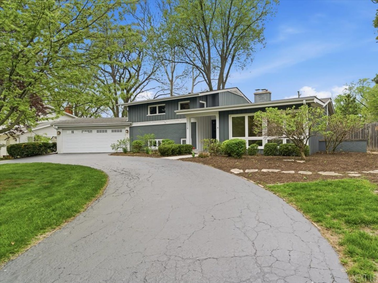 1000 Crest Street Wheaton, IL 60189 - Photo 3 of 35