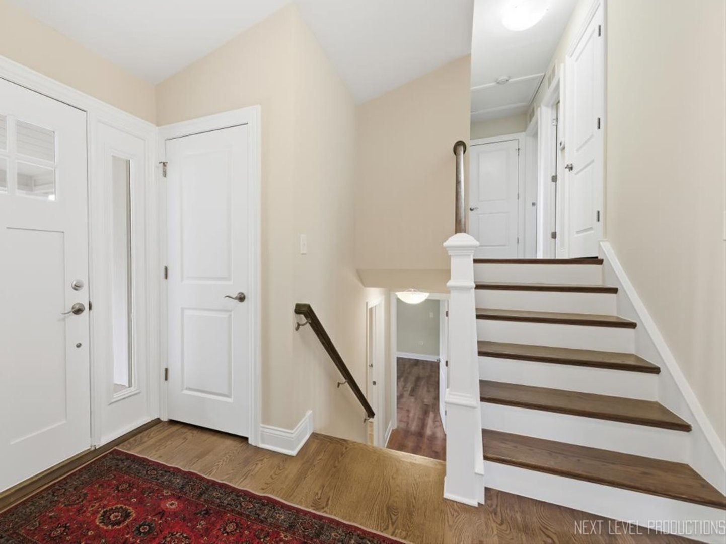 1000 Crest Street Wheaton, IL 60189 - Photo 4 of 35