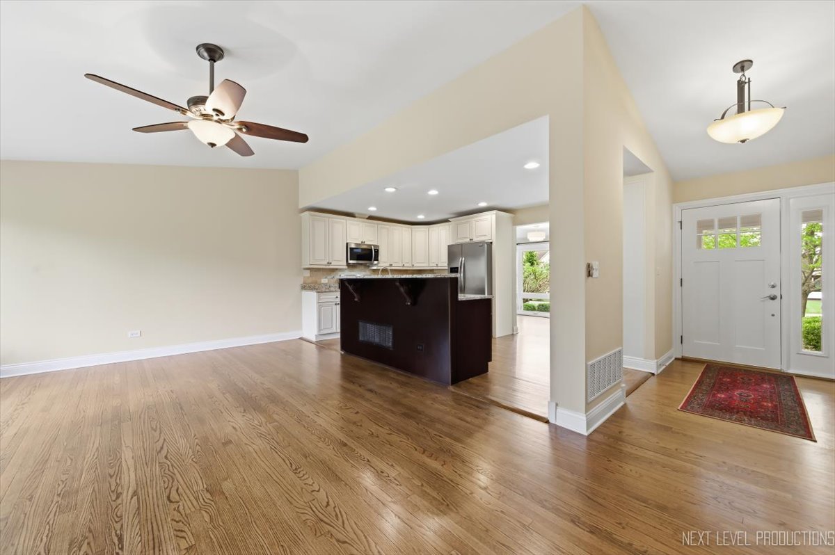 1000 Crest Street Wheaton, IL 60189 - Photo 7 of 35