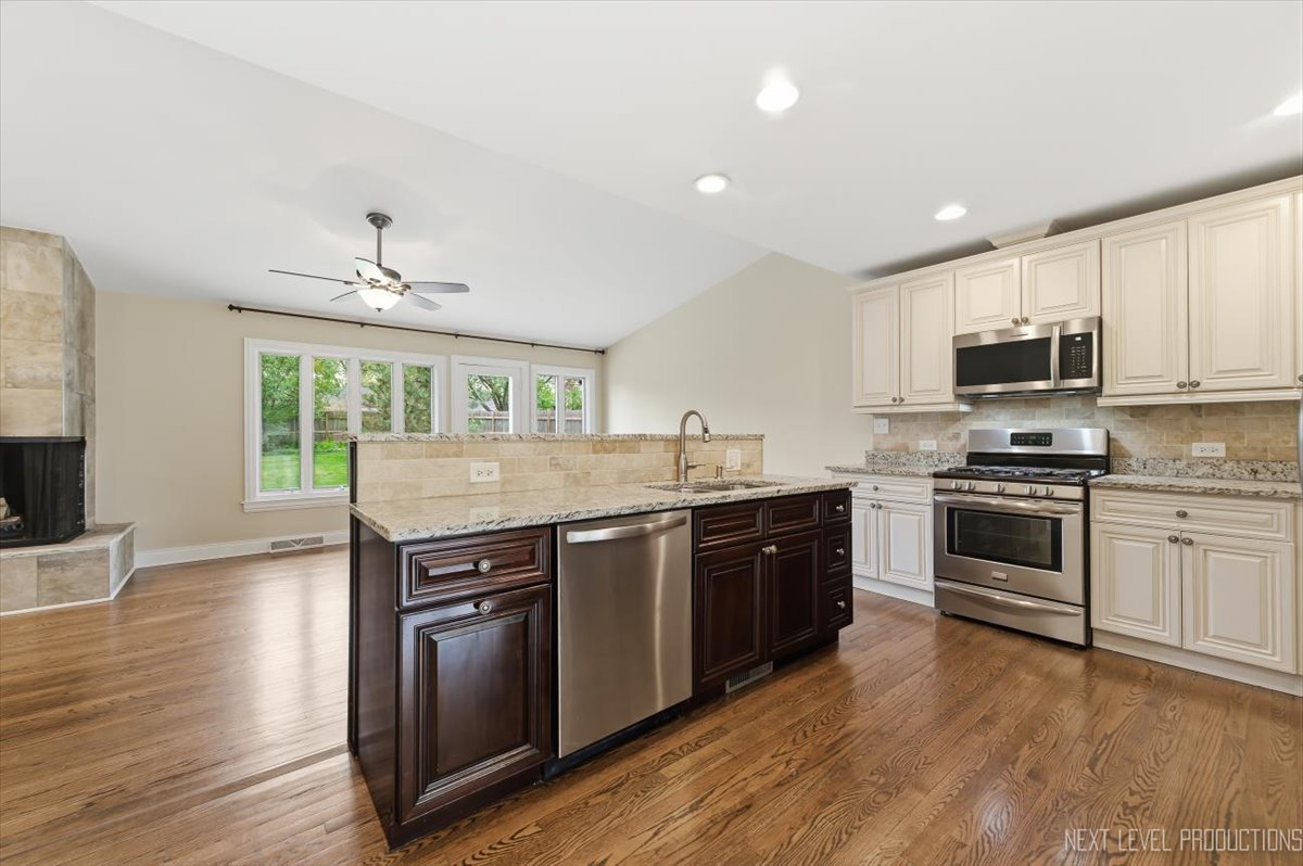 1000 Crest Street Wheaton, IL 60189 - Photo 10 of 35