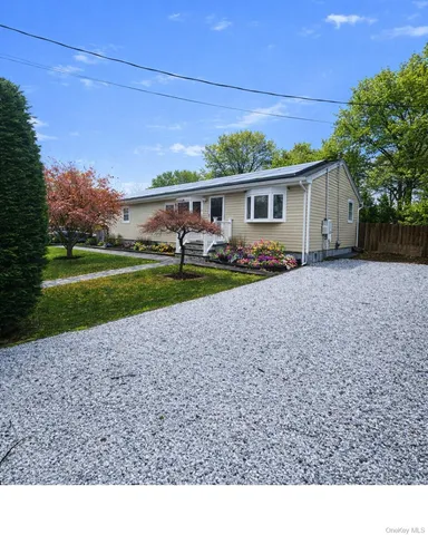 a view of a house with backyard and a garden