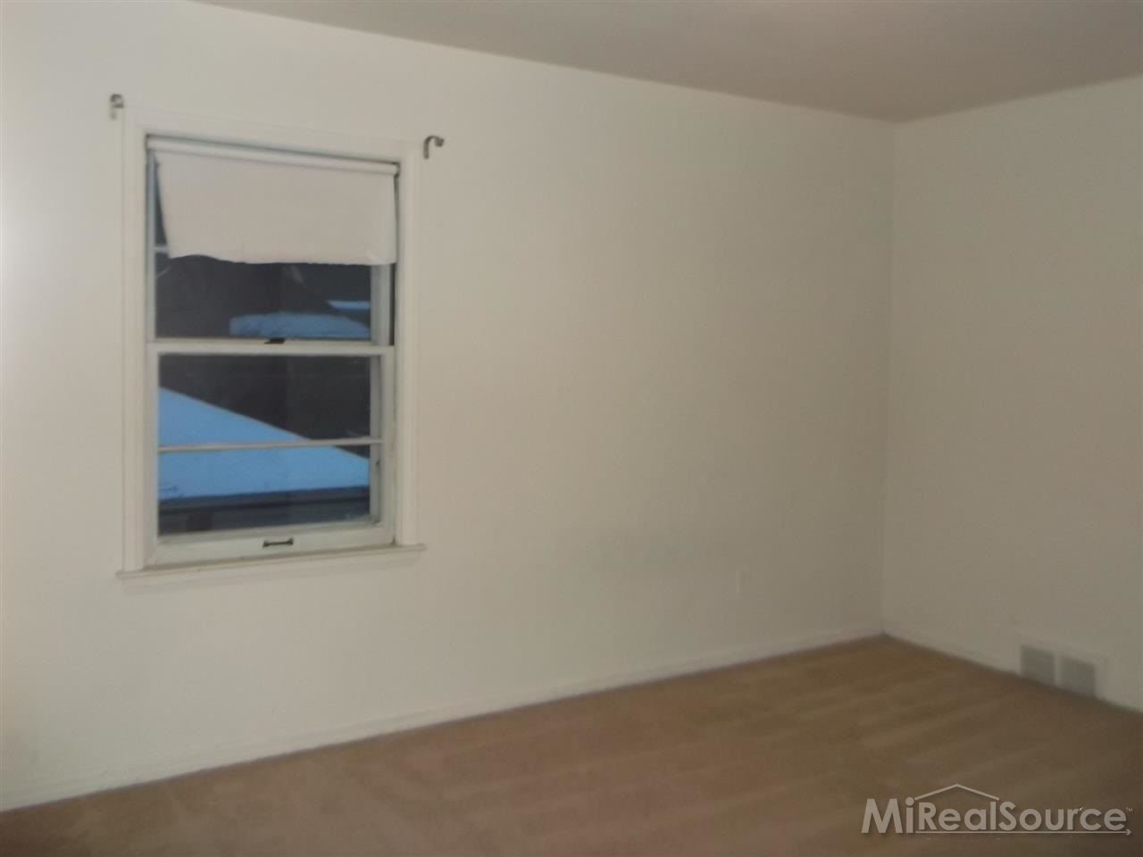 887 Harcourt Road Grosse Pointe, MI 48230 - Photo 15 of 25 31233849-14.JPG