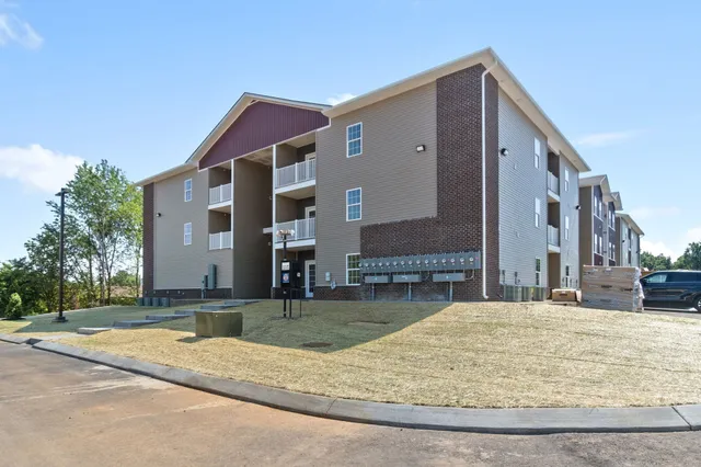 $1,245 | 229 East Johnson Circle, Unit A311, Clarksville, TN 37040