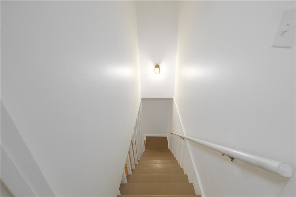 2350 Oxbow Circle Smoke Rise, GA 30087 - Photo 38 of 51 a view of a hallway