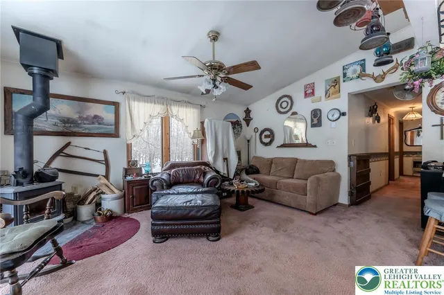 $284,900 | 415 White Oak Road, Lehighton, PA 18235