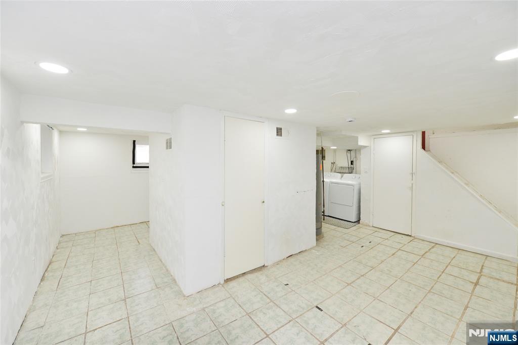 263 Sutton Avenue Hackensack, NJ 07601 - Photo 23 of 29