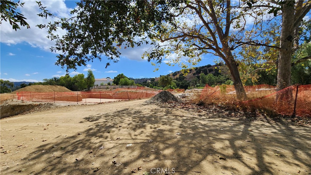 5360 Whitman Road Hidden Hills, CA 91302 - Photo 4 of 11 a view of a yard with plants and trees
