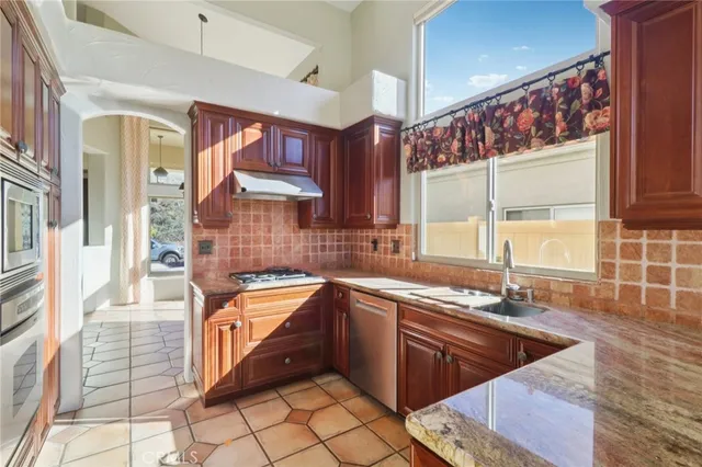 $1,100,000 | 2183 View Crest Glen, Escondido, CA 92026