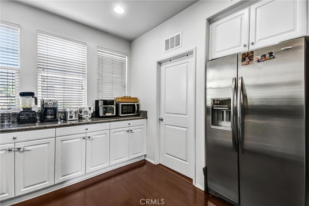 827 East Promenade, Unit E Azusa, CA 91702 - Photo 14 of 32