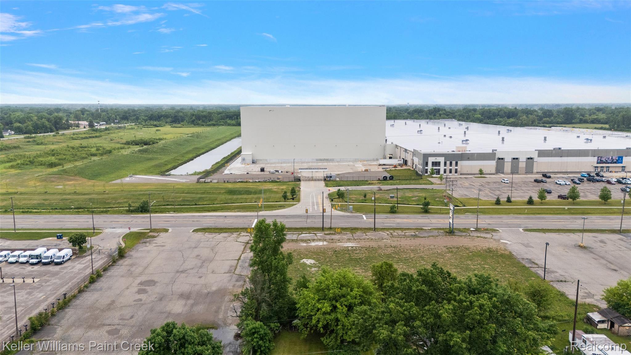 4403 Davison Road Burton, MI 48509 - Photo 15 of 27 15-4403 Davison Rd-15.jpg