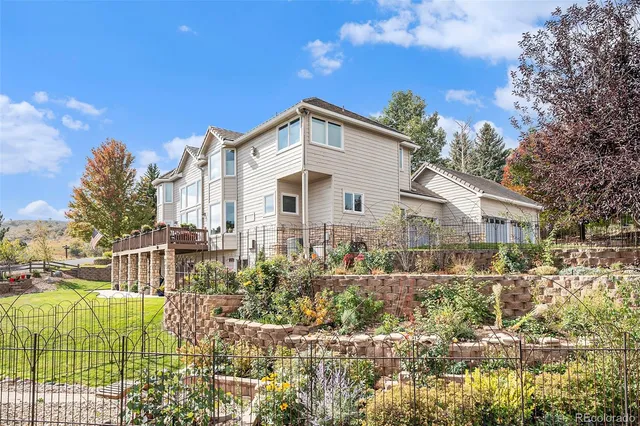 a view of a house with outdoor space