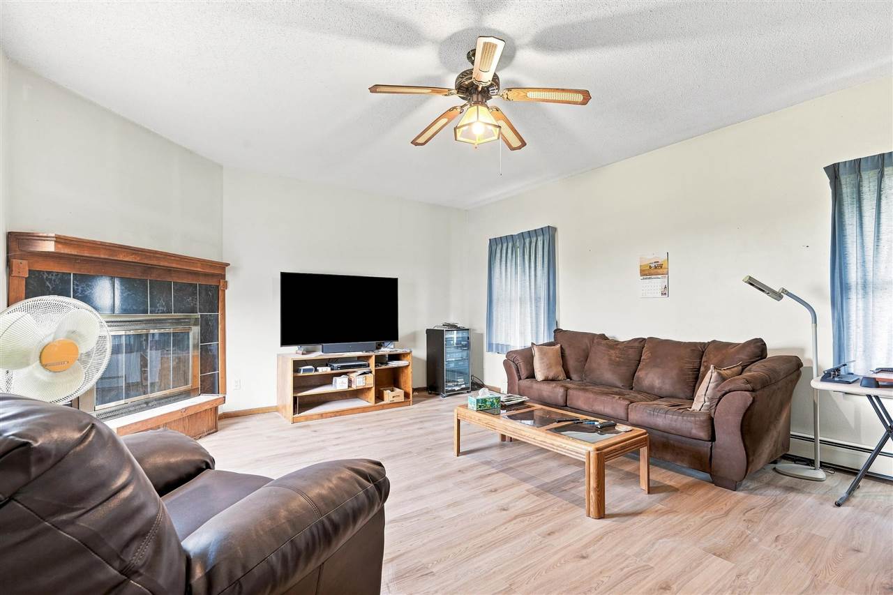 2960 160th Street Riverside, IA 52327 - Photo 6 of 53 Gallery Image 6