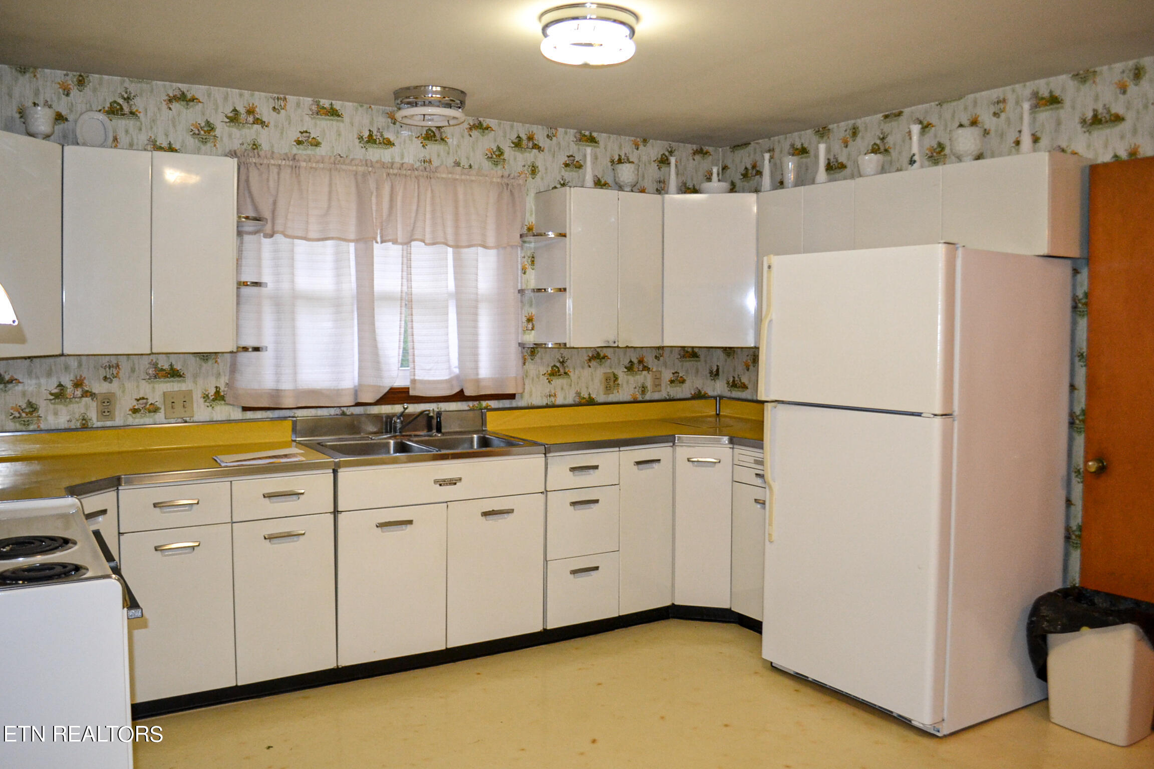 4156 Dr Thomas Walker Road Rose Hill, VA 24281 - Photo 12 of 49 11