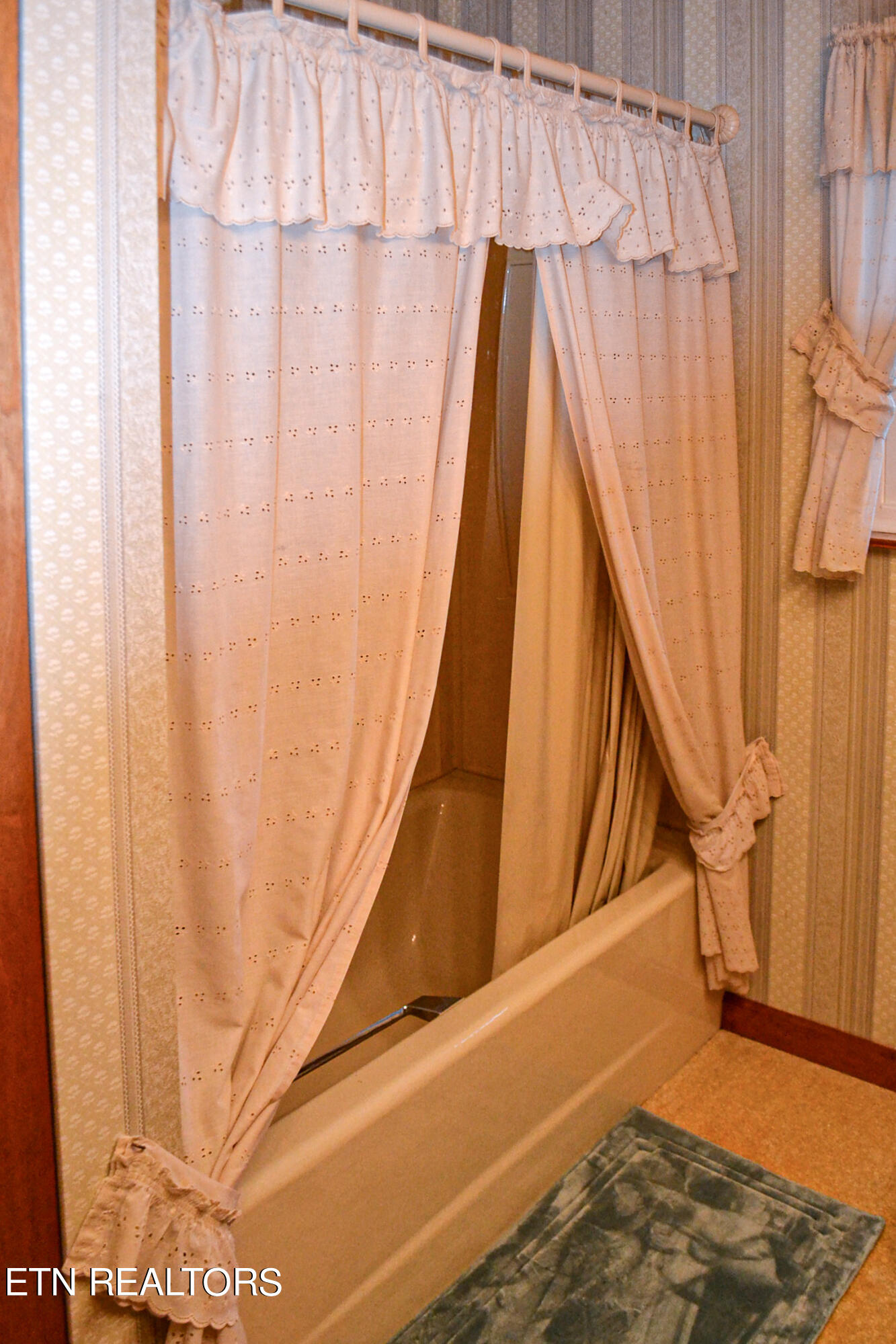 4156 Dr Thomas Walker Road Rose Hill, VA 24281 - Photo 37 of 49 35