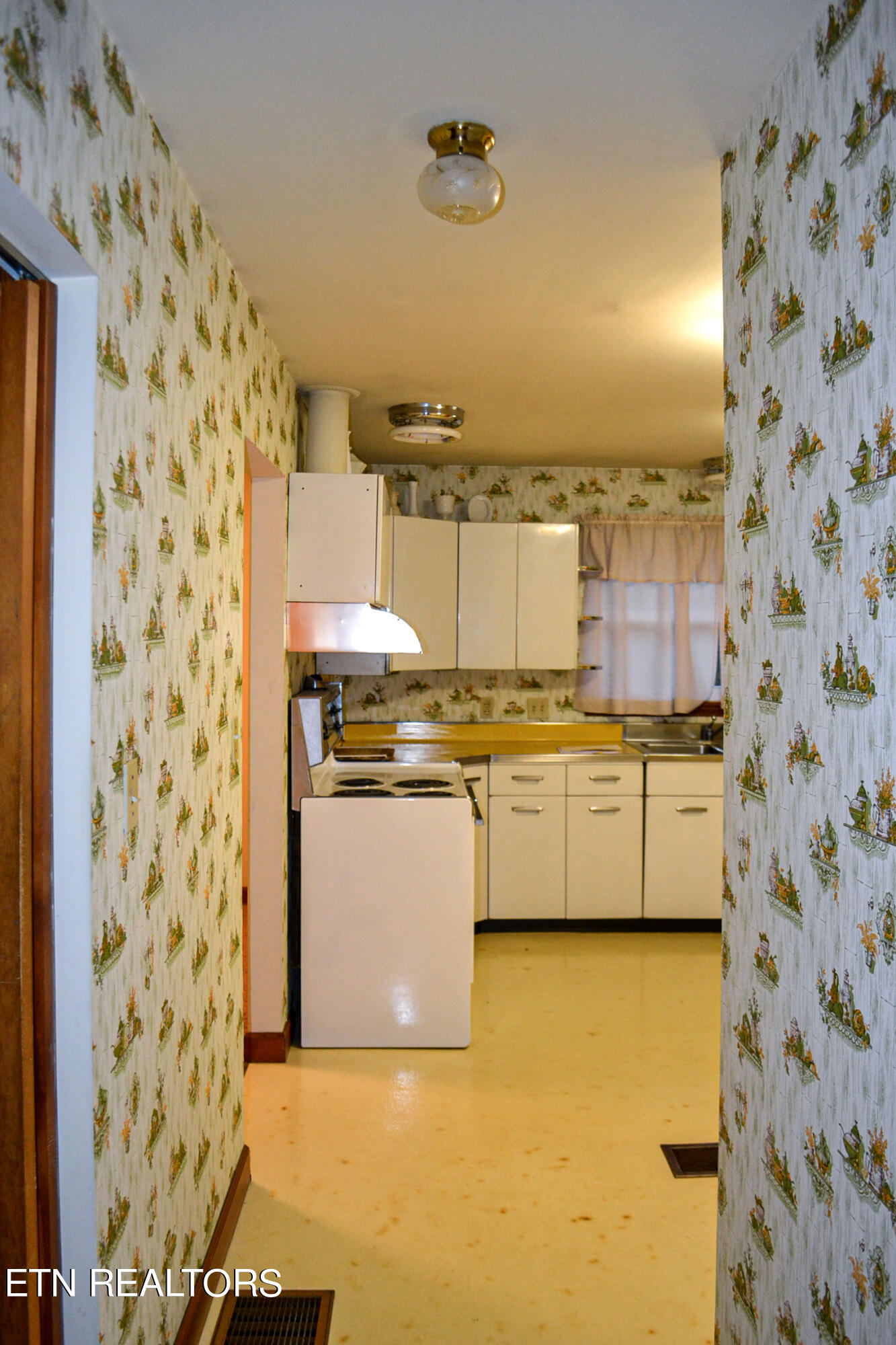 4156 Dr Thomas Walker Road Rose Hill, VA 24281 - Photo 39 of 49 37