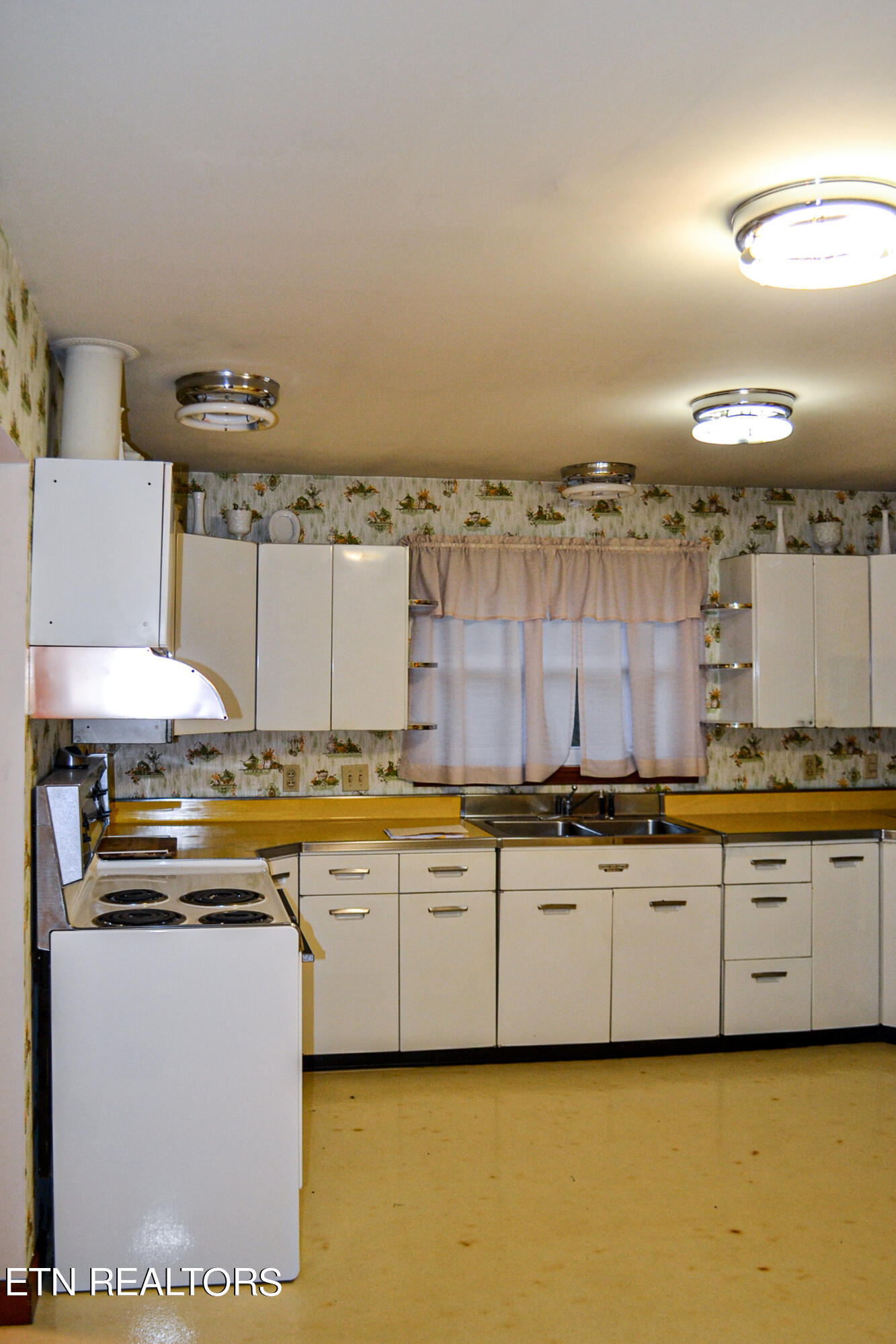 4156 Dr Thomas Walker Road Rose Hill, VA 24281 - Photo 40 of 49 38