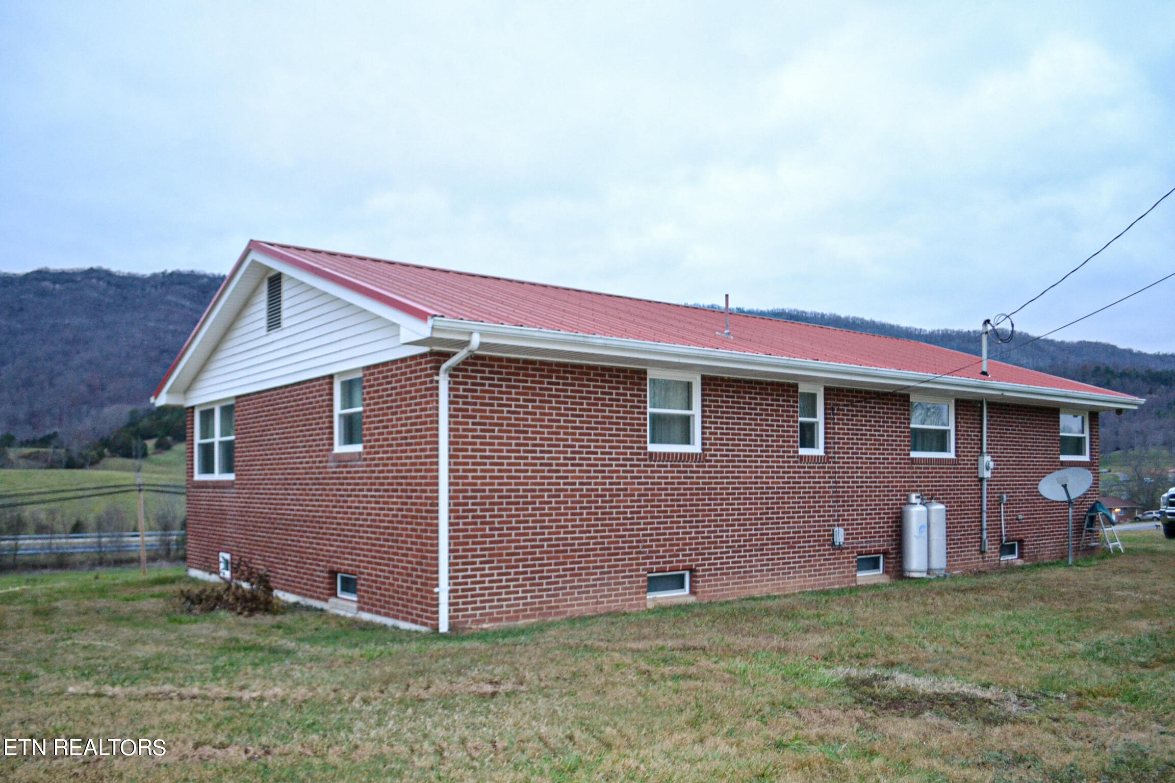 4156 Dr Thomas Walker Road Rose Hill, VA 24281 - Photo 5 of 49 45