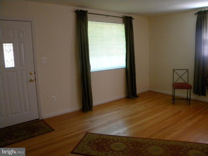 11828 Rocking Horse Road Rockville, MD 20852 - Photo 13 of 30 Living Room