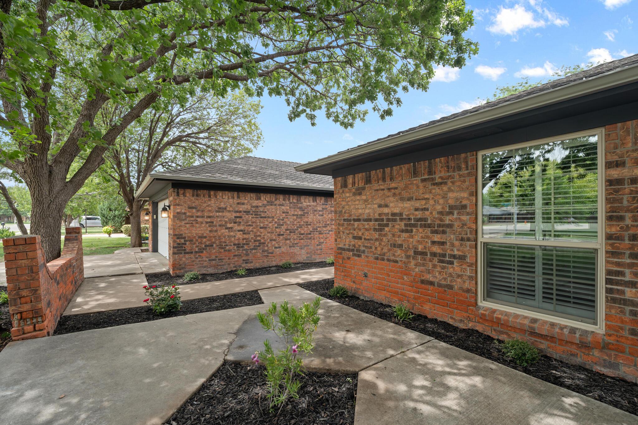 7012 Old Kent Road Amarillo, TX 79109 - Photo 5 of 30 1