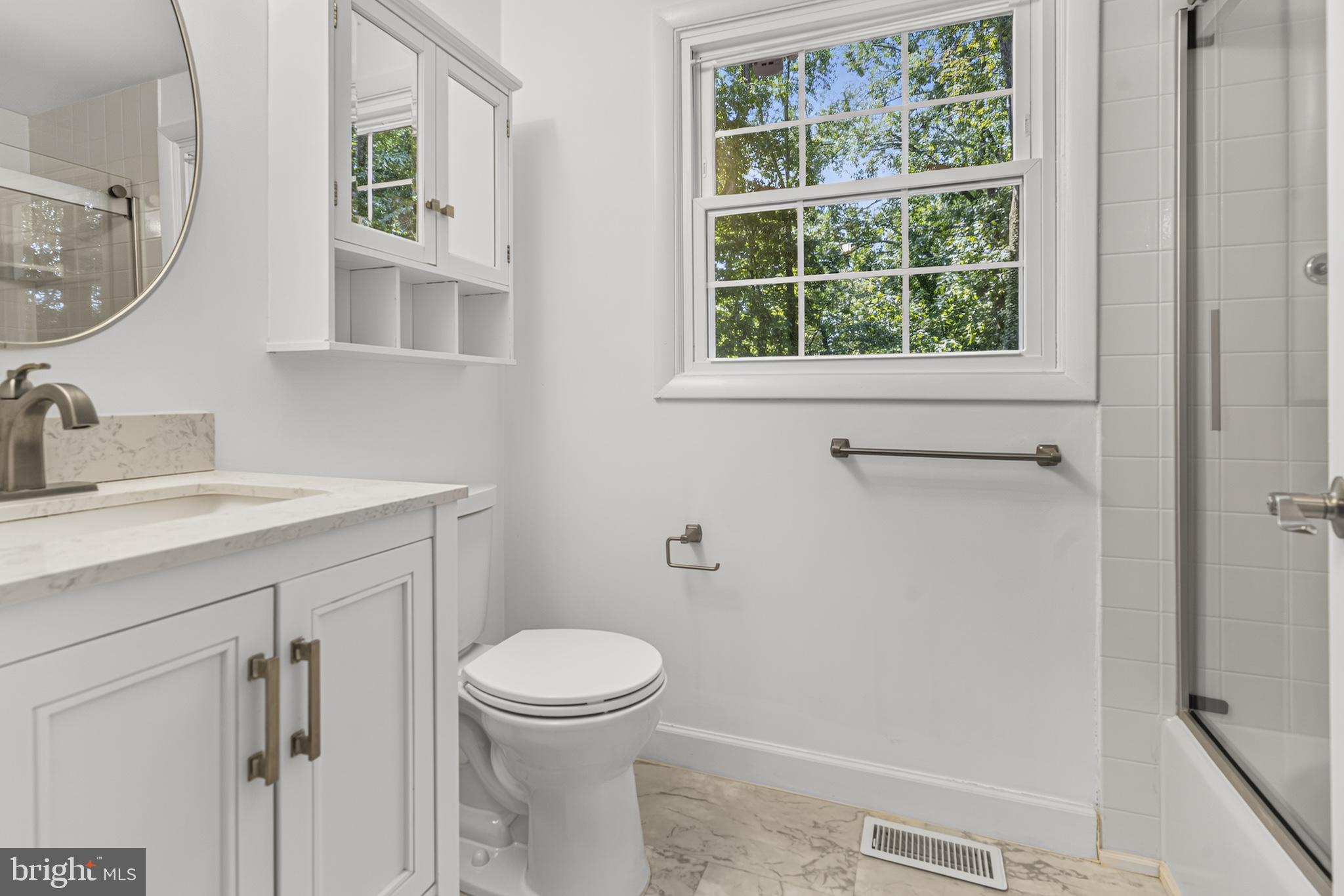9005 Eastbourne Lane Laurel, MD 20708 - Photo 24 of 41 2nd Level Hall Bath