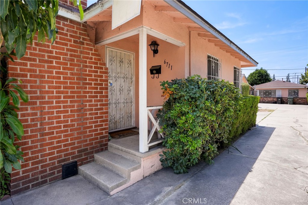 6707 Perry Road Bell Gardens, CA 90201 - Photo 6 of 35