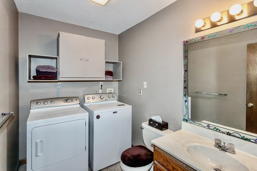 419 Southwick Road, Unit Q71 Westfield, MA 01085 - Photo 12 of 42