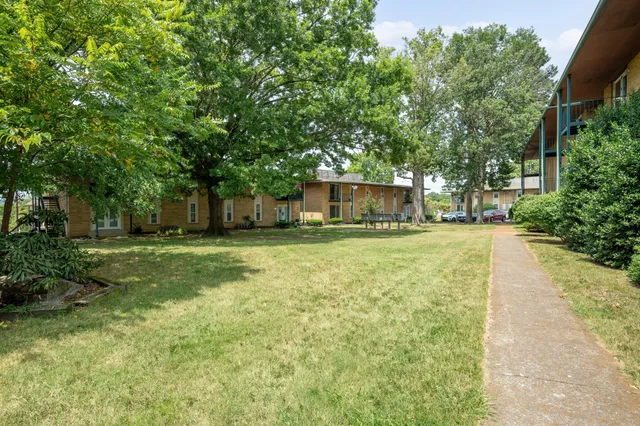 $700,000 | 555 North Dupont Avenue, Madison, TN 37115