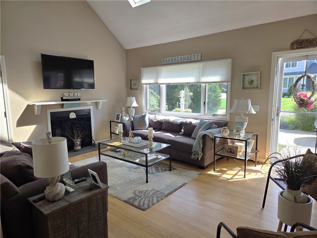 47 Treasure Road Narragansett, RI 02882 - Photo 2 of 13 Gallery Image 2