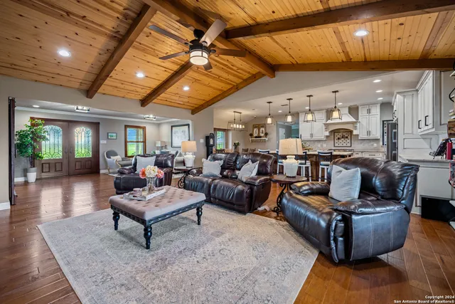 $1,800,000 | 4279 Fm 791, Falls City, TX 78113