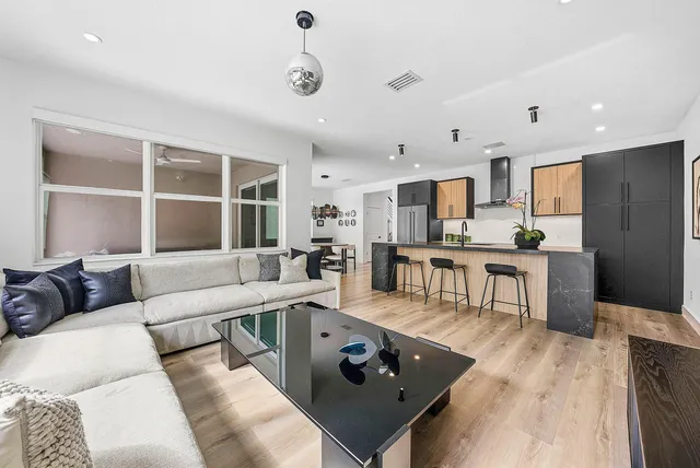 $999,999 | 4310 Buttonwood Drive, Delray Beach, FL 33445