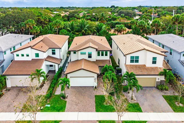 $999,999 | 4310 Buttonwood Drive, Delray Beach, FL 33445