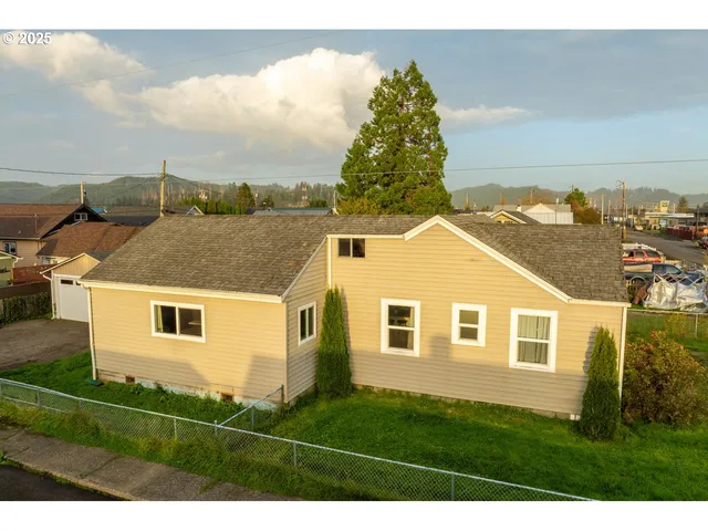 $289,900 | 1289 Ivy Avenue, Reedsport, OR 97467