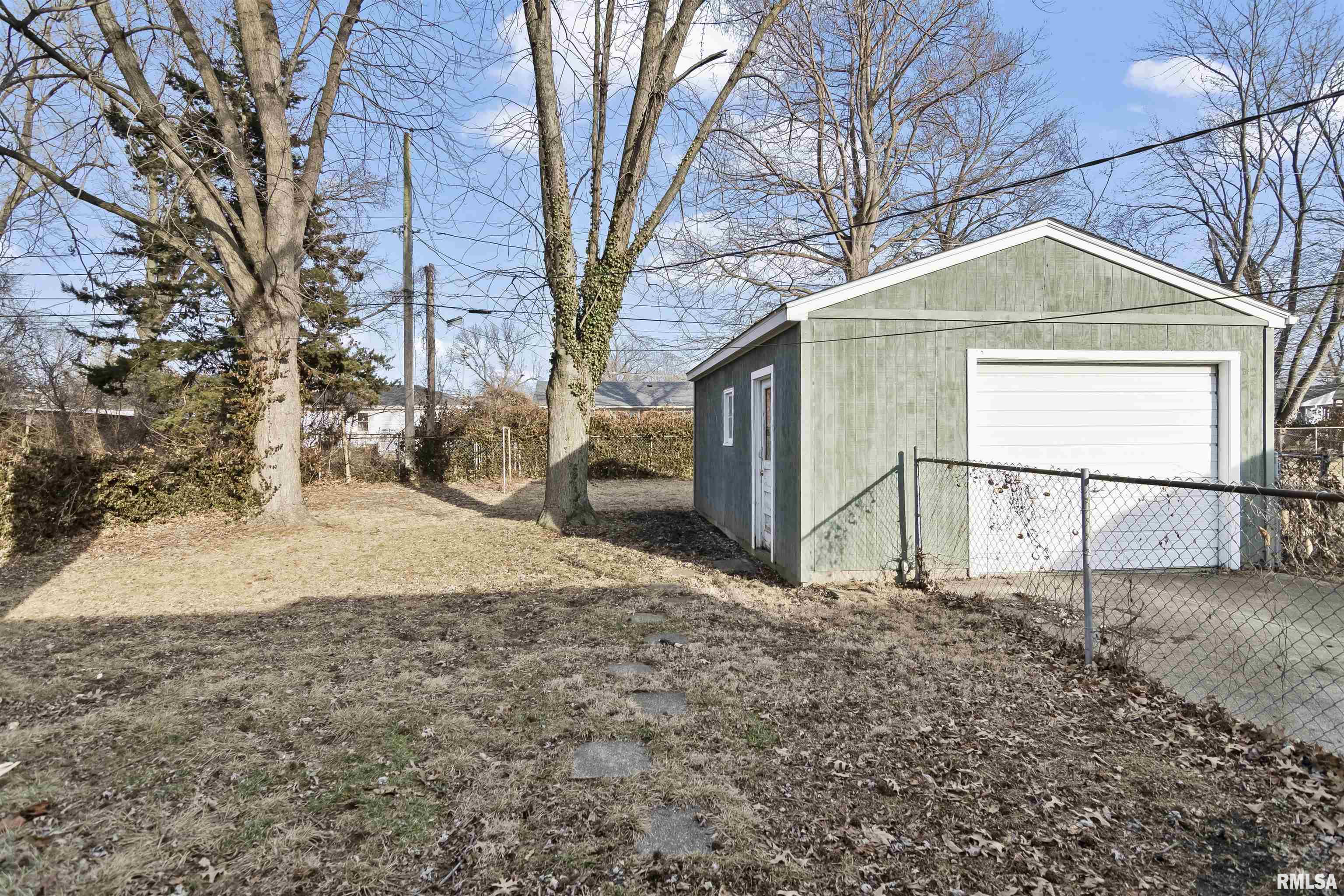 1104 Johnson Lane Springfield, IL 62702 - Photo 21 of 68