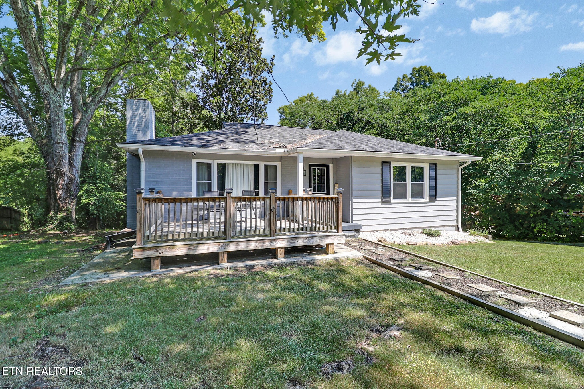618 East Ridgecrest Drive Kingston, TN 37763 - Photo 3 of 30 n44a8387-n44a8391