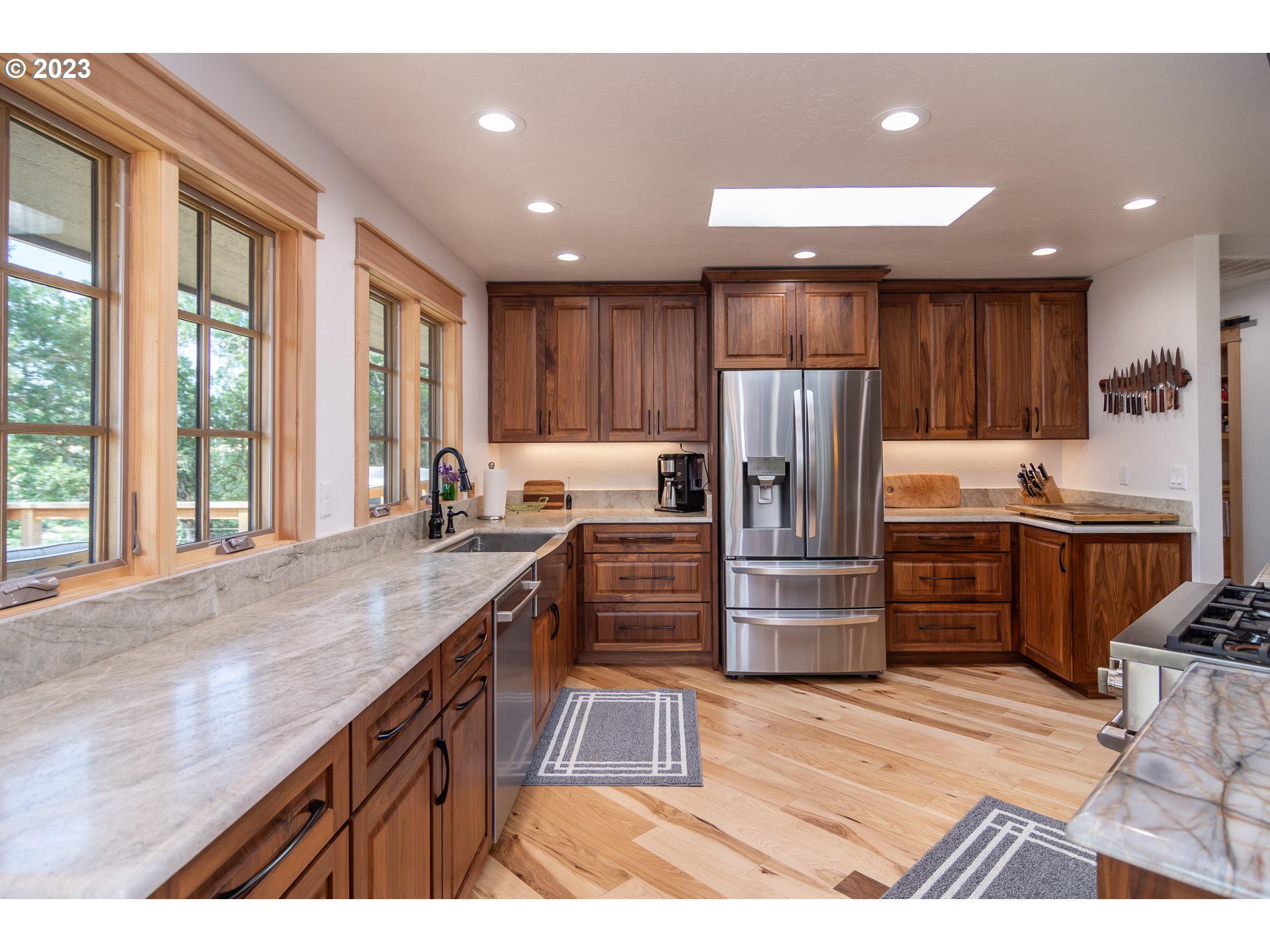 14309 North Bank Road Roseburg, OR 97470 - Photo 11 of 48 Gallery Image 11