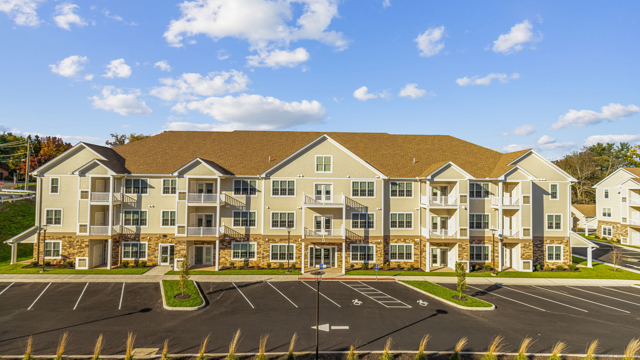 104 Episcopal Road, Unit 1 Berlin, CT 06037 - Photo 2 of 27 a view of a large building
