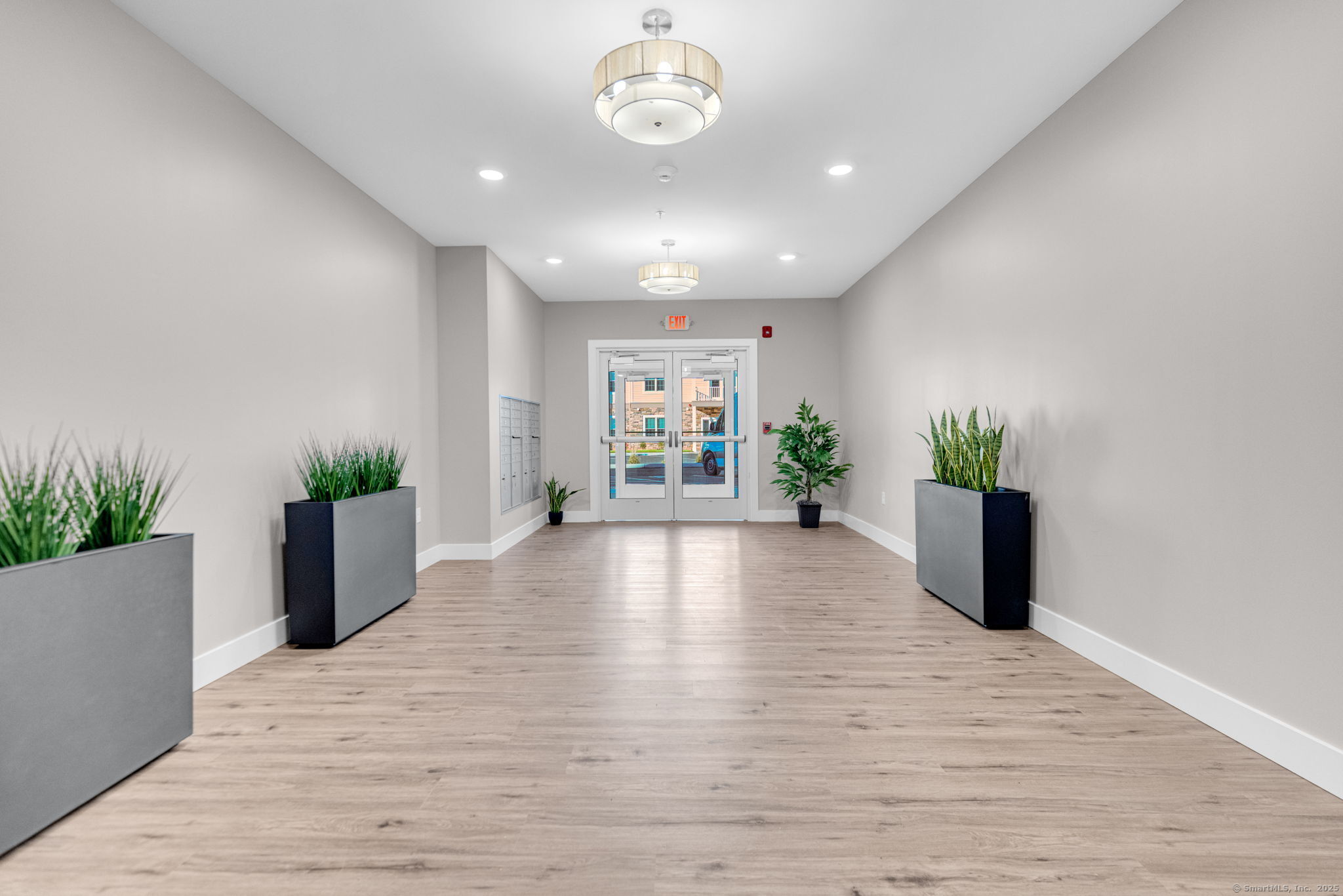 104 Episcopal Road, Unit 1 Berlin, CT 06037 - Photo 9 of 27 a view of an empty room with a potted plant