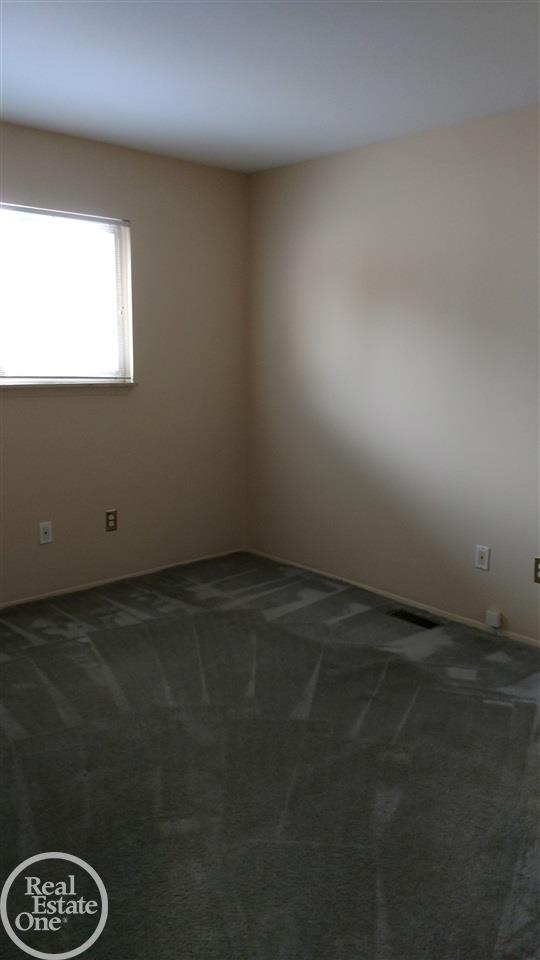 23022 Roxana Avenue Eastpointe, MI 48021 - Photo 10 of 30