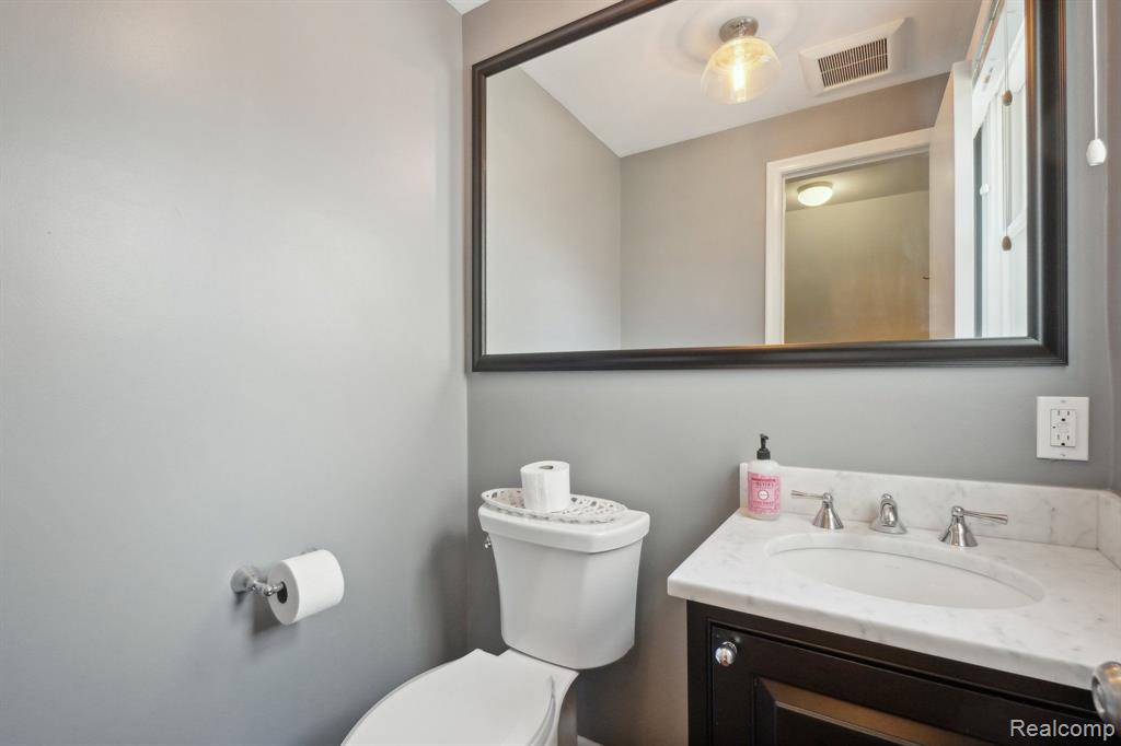 18122 Riverside Drive Beverly Hills, MI 48025 - Photo 17 of 41