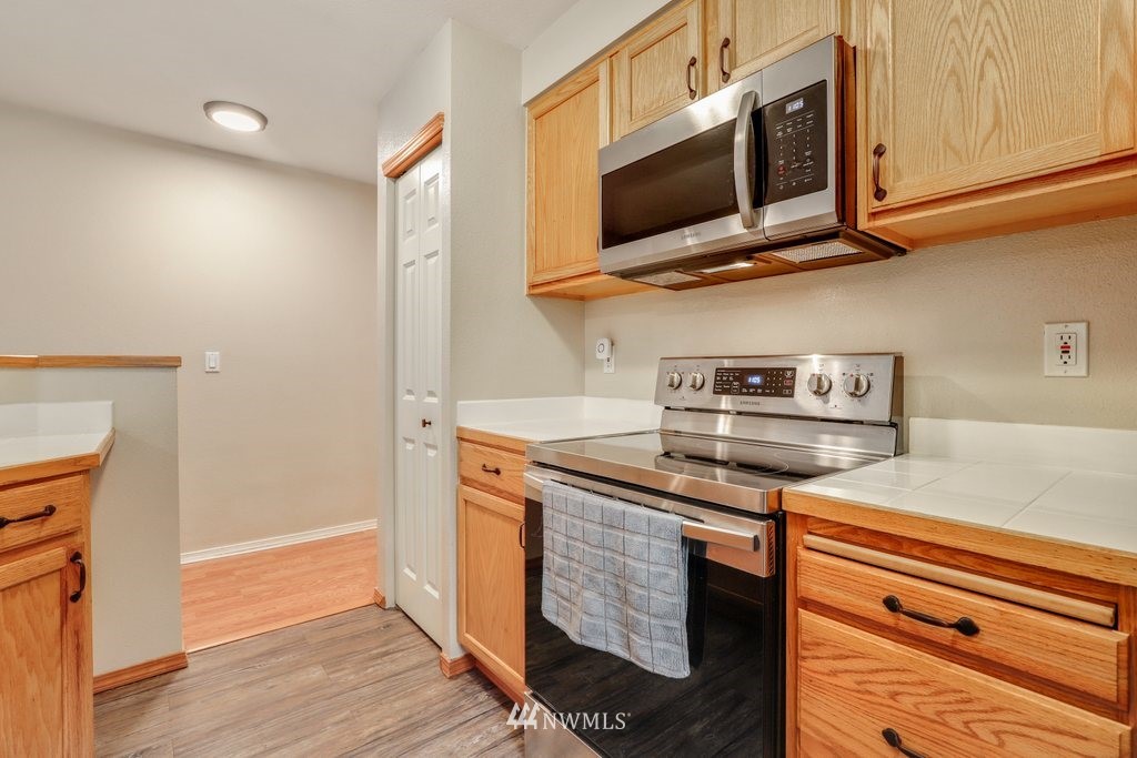 2201 192nd Street Southeast, Unit S101 Bothell, WA 98012 - Photo 8 of 33 a kitchen with a stove and a microwave
