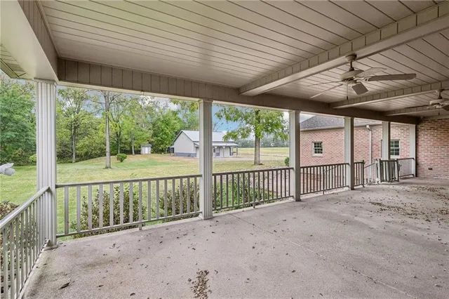 a view of entryway with a door